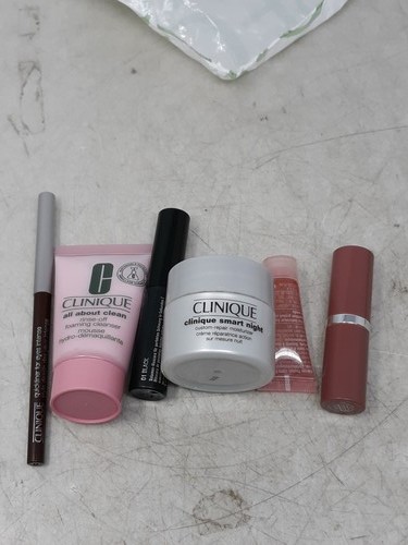 Clinique Skincare & Makeup Sample Set 