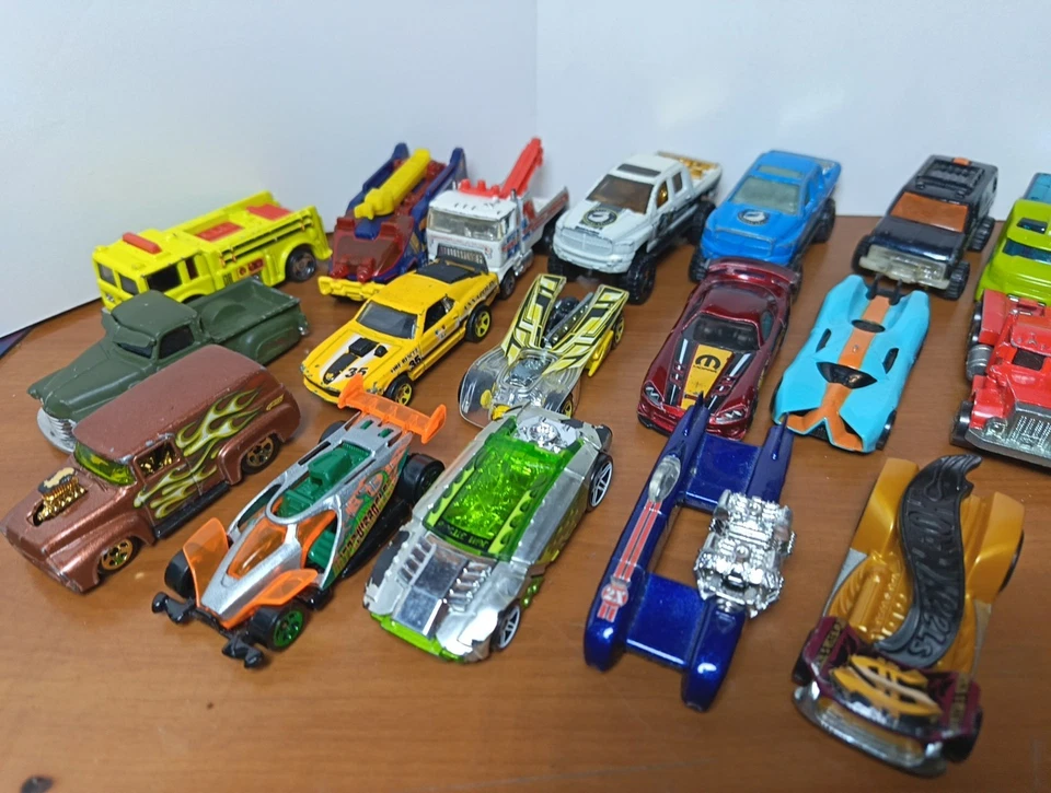 LOTTO 36 HOT WHEELS JEEP CAMION PICKUP POMPIERI VARIE SERIE IDEALI PER MERCATINO - Immagine 2 di 4