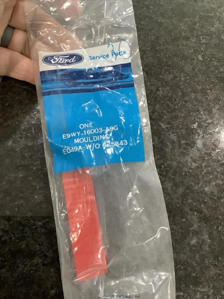 Par de emblemas negros de supercarga Mercury Cougar 1989-1990 como nuevos  Foto 3 de 4