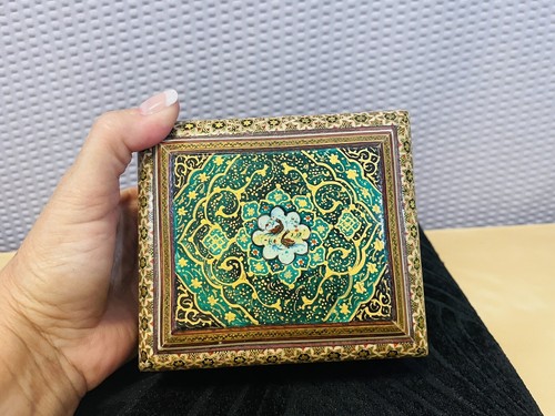 Vtg Lacquered Trinket Stash Box Hinged Lid Mosaic Like Design 5” X 4” Nice A - Picture 8 of 8