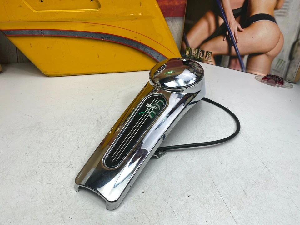 Cubierta de consola de tablero de tanque de combustible Harley Touring OEM 08-23 tapa de botón pulsador Foto 3 de 4