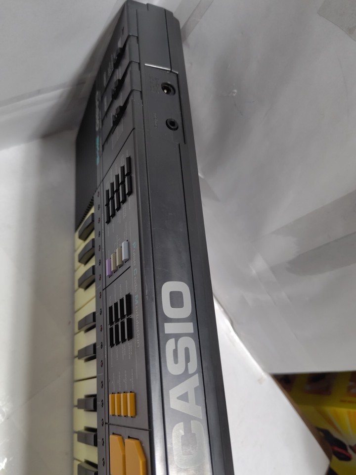 Casio SK-8 Sampling Keyboard Nice With ROM Pack 555 Works W Batte No ...