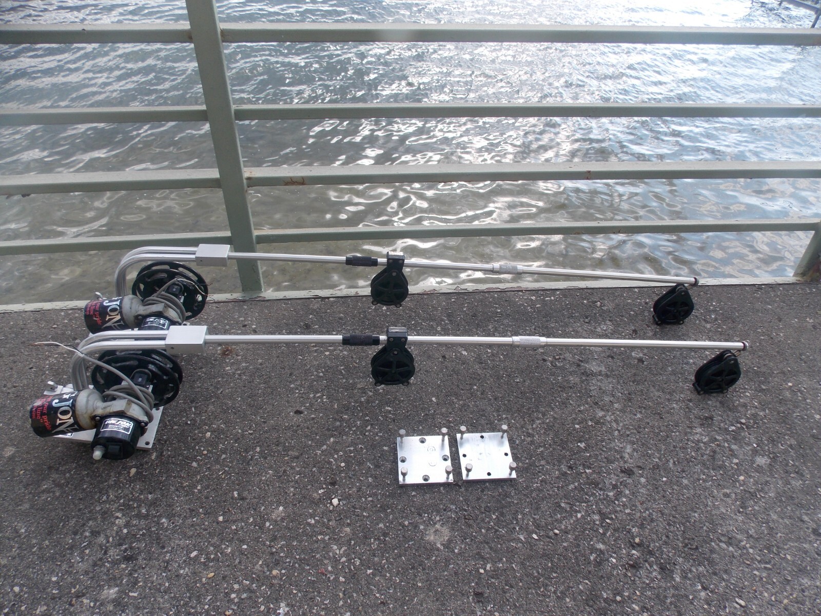 Big Jon Electric Downriggers W/4' BoomsBasesLine Counters VERY CLEAN