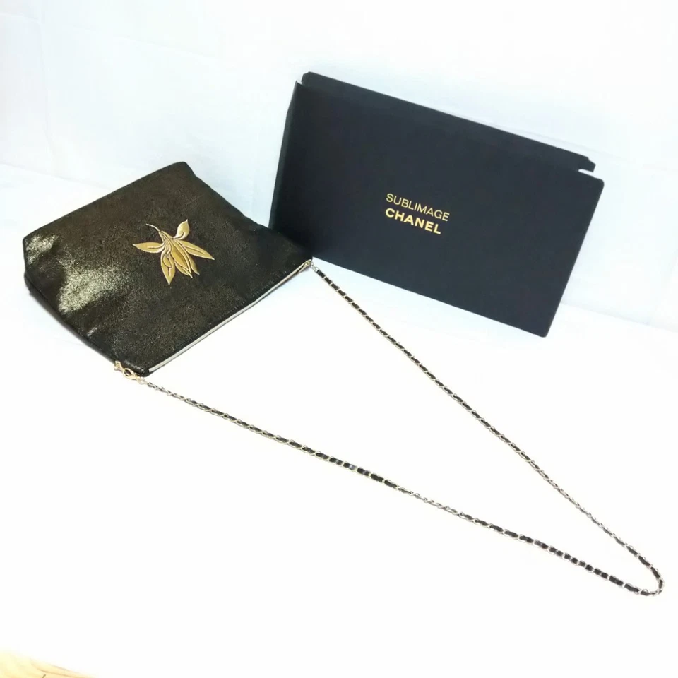 Bolso de Hombro CHANEL Vainilla Floral Bordado Dorado Negro Bolsa CHANEL Negro de Foto 2 de 4