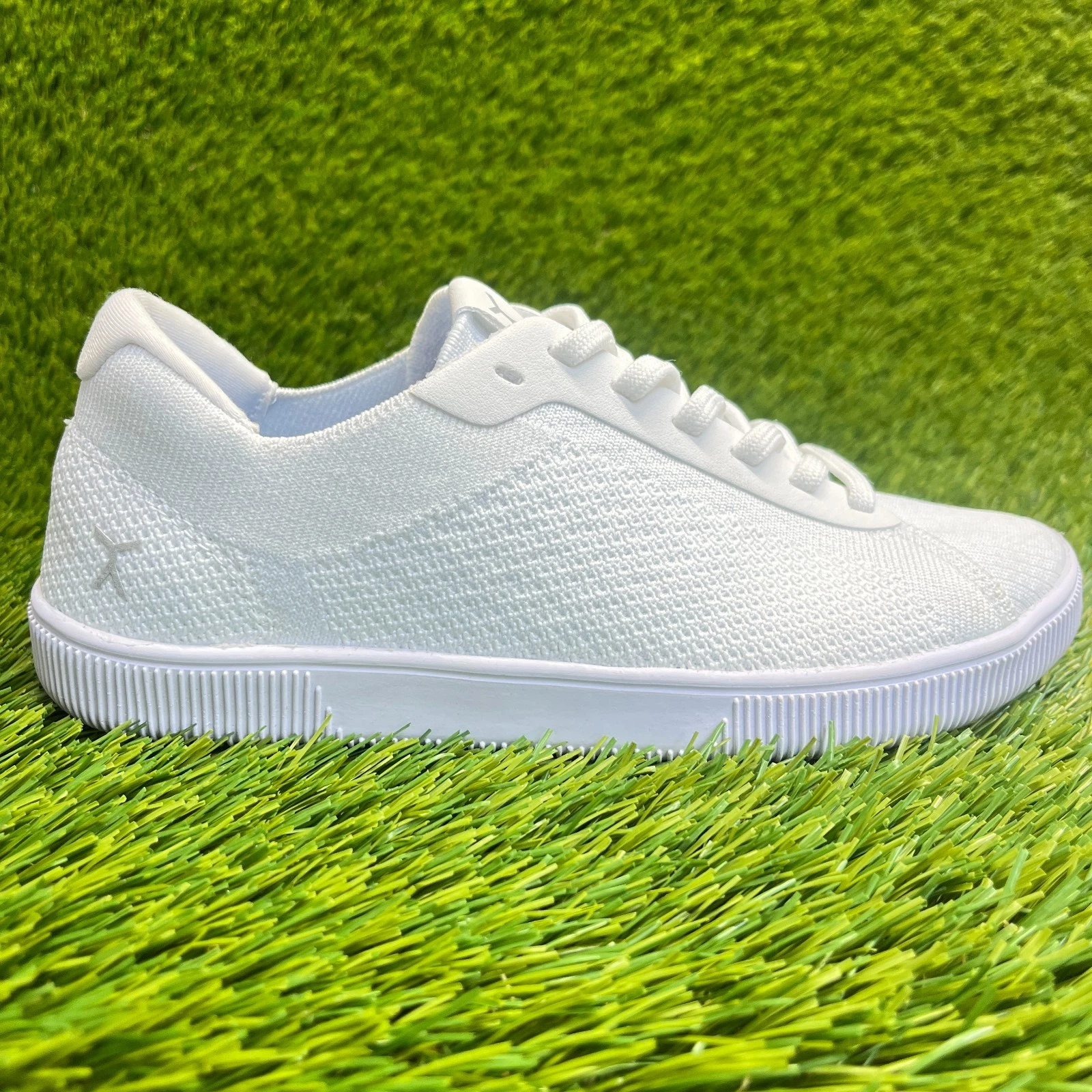 Flux Footwear Adapt Trainer White Womens Size 6.5 Walking Knit Shoes Sneakers