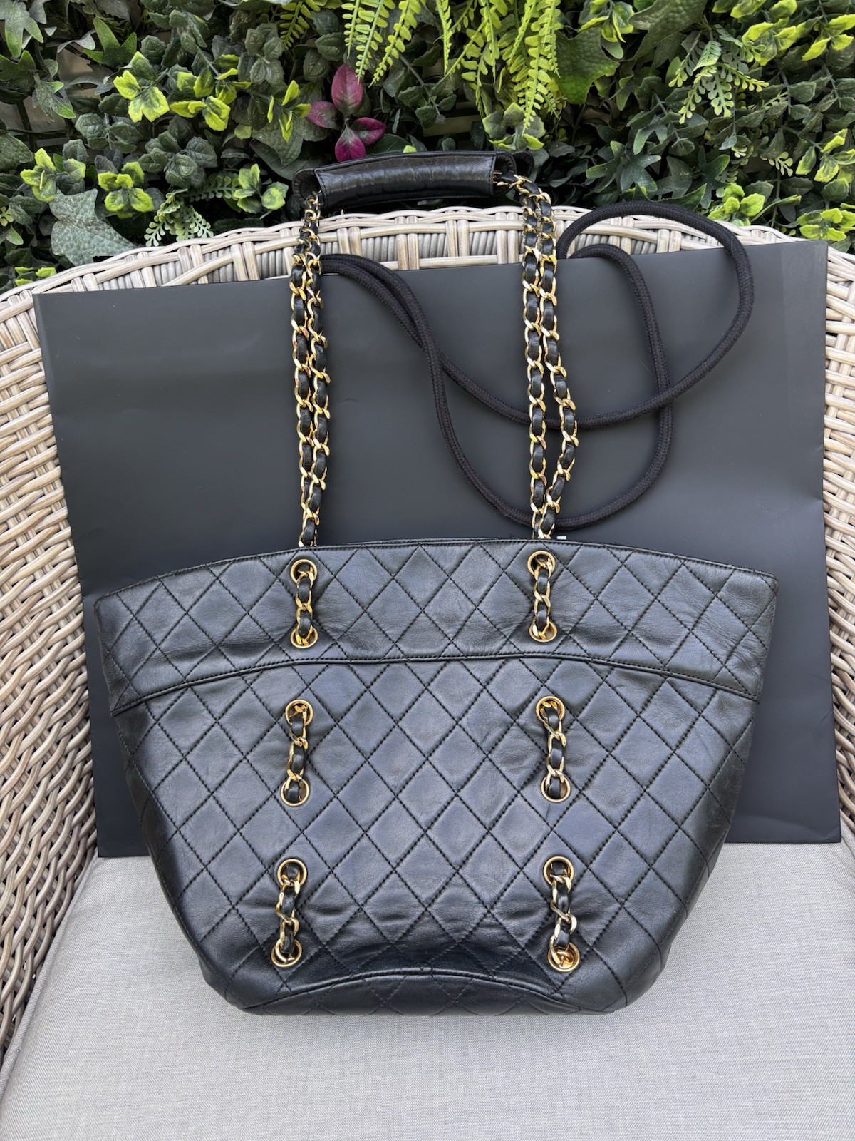 Authentic  RARE Chanel Black Lambskin Matelassé Quilted CC Basket bag image 4