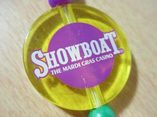The Mardi Gras Casino Showboat Colorful Beaded Flashing Necklace - Picture 4 of 6