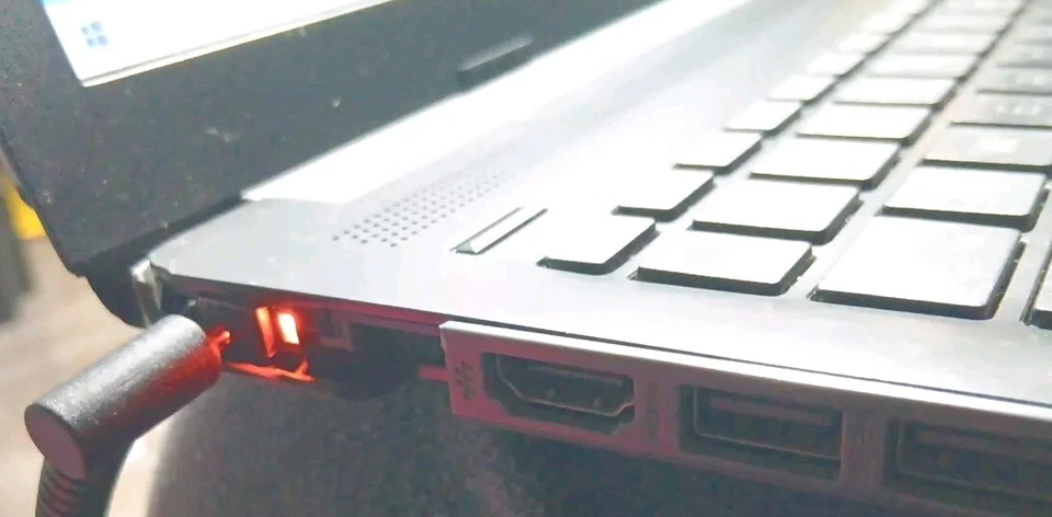 HP 15-DB0521SA 15.6" Laptop AMD A6-9225 Radeon R4 2.60GHz 4GB - Image 4 of 4