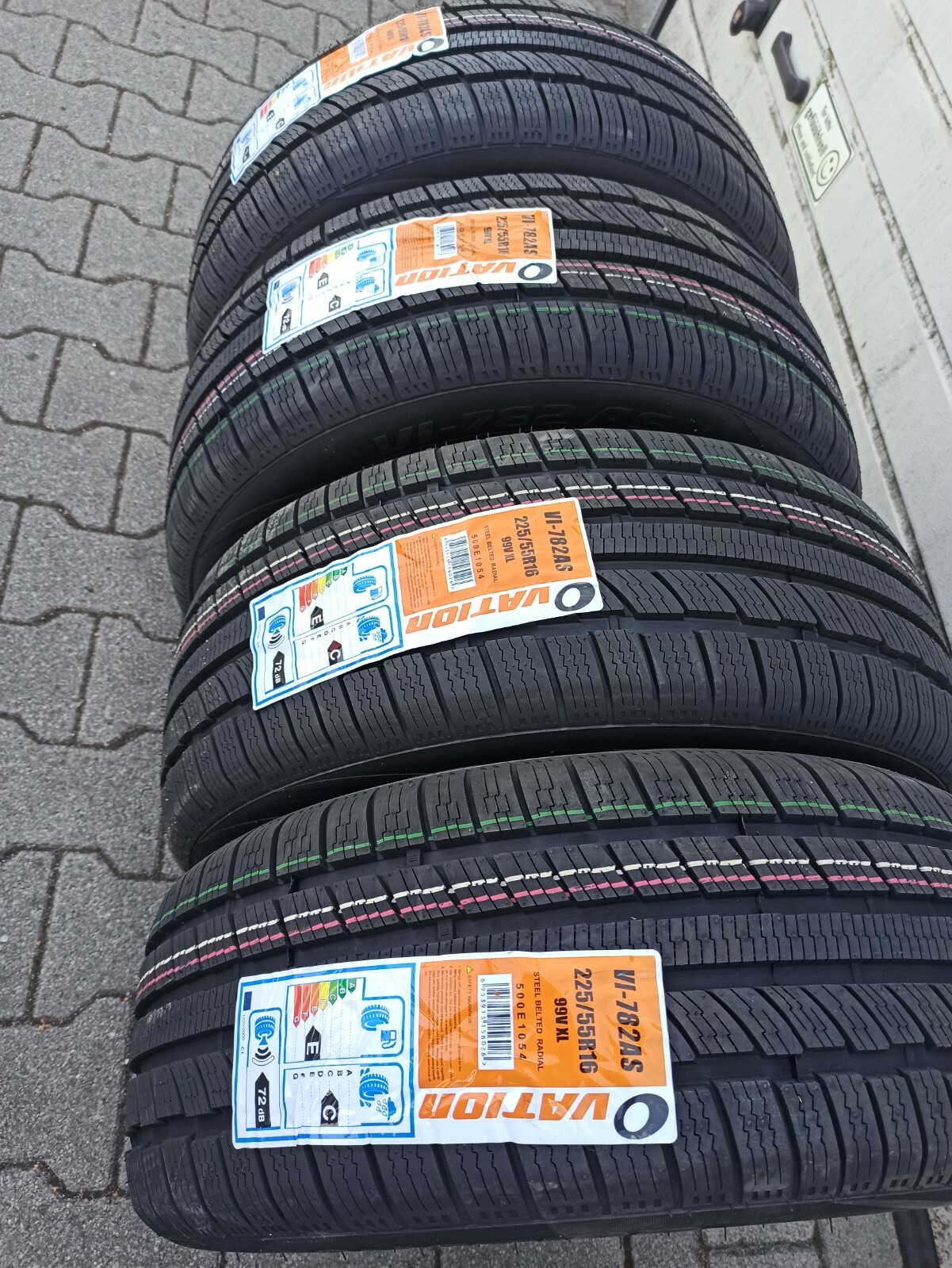 4-er Satz Ganzjahresreifen 225/55 R16 99V - Bild 2
