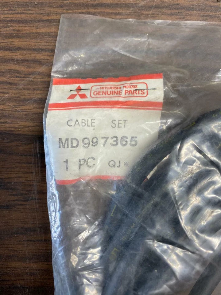 Juego de cables de bujías Mitsubishi (P/N MD997365) NUEVO PIEZAS DE FÁBRICA OEM Foto 2 de 3