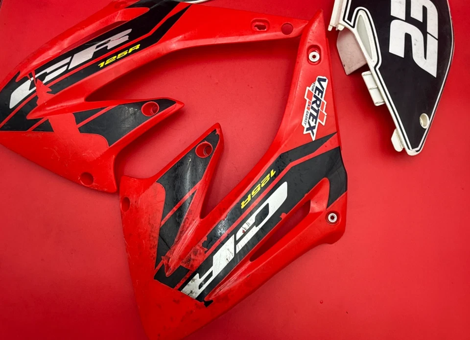 2004 04 Honda CR125R CR125 OEM RIGHT & LEFT RADIATOR COVER COWL PLASTIC - Image 2 of 4