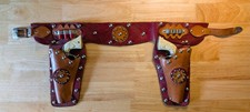 Roy Rogers No.22 Style T Leslie-Henry Cap Guns w/ Leather Double Holster Box