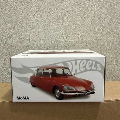 Mattel Creations Exclusive Hot Wheels x MoMA 1973 CITROEN DS 23 SEDAN (JGL48)