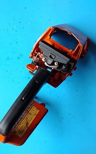 STIHL MS250 chainsaw OEM. Rear handle cyl cover, carburetor Bin44 | eBay