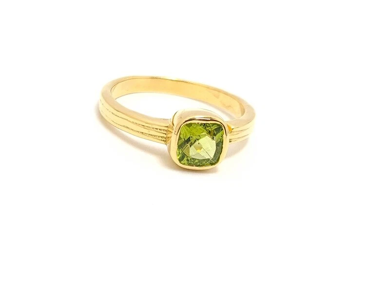 0.85 ctw Natural Cushion Cut Peridot Gemstone Solitaire Ring 14k Yellow Gold - Image 2 of 4