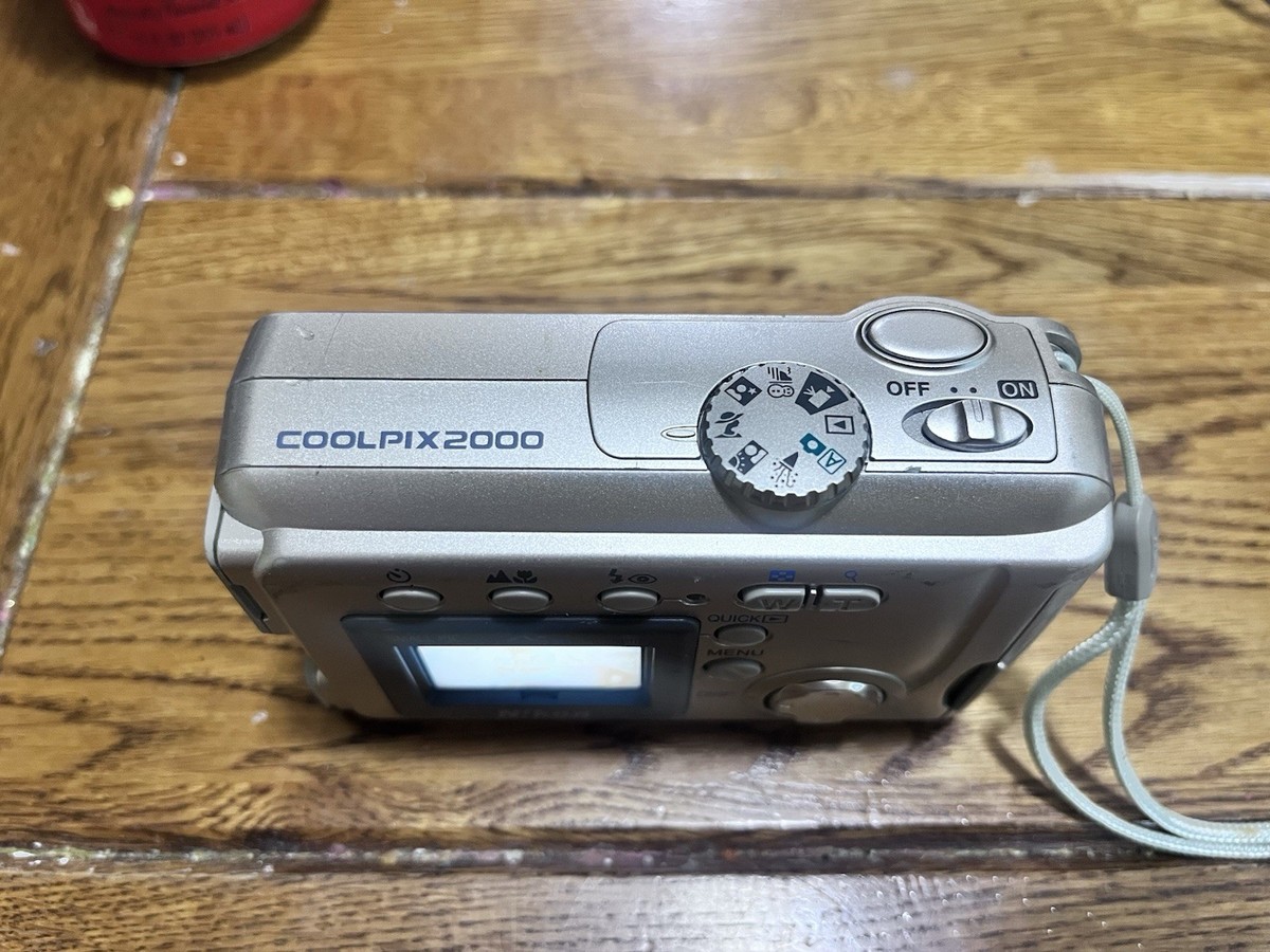 Nikon Coolpix 2000 2.0MP Compact Digital Camera Silver With Box