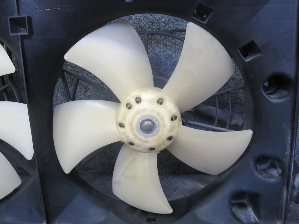 00-05 TOYOTA MR2 SPYDER ZZW30L MOTOR RADIADOR VENTILADOR DE REFRIGERACIÓN CUBIERTA DEL MOTOR OEM Foto 4 de 4