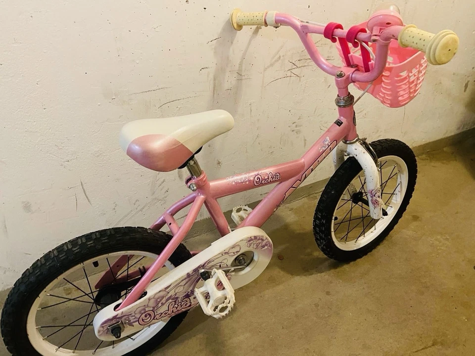 Pinkes Kinderfahrrad Für Mädchen/Junge, Benutzt Aber Im Perfekten Zustand