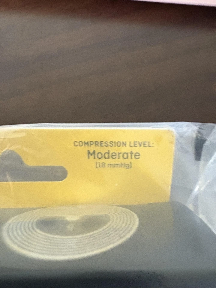 3M Futuro Compression Anti-Embolism Knee Stockings Large White 18 mmHg 1 Pair - Image 3 of 4