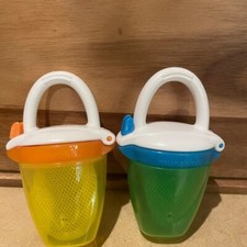 Munchkin Baby Feeding Mesh Fresh Food Feeder Plastic Cover Teether Green Yellow