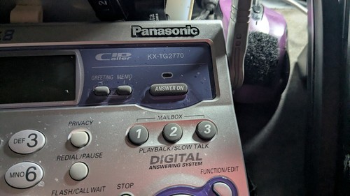 Panasonic Digital answer systemKX-TG2770 with 2 add'l silver and 1 Black Handset - Zdjęcie 4 z 9