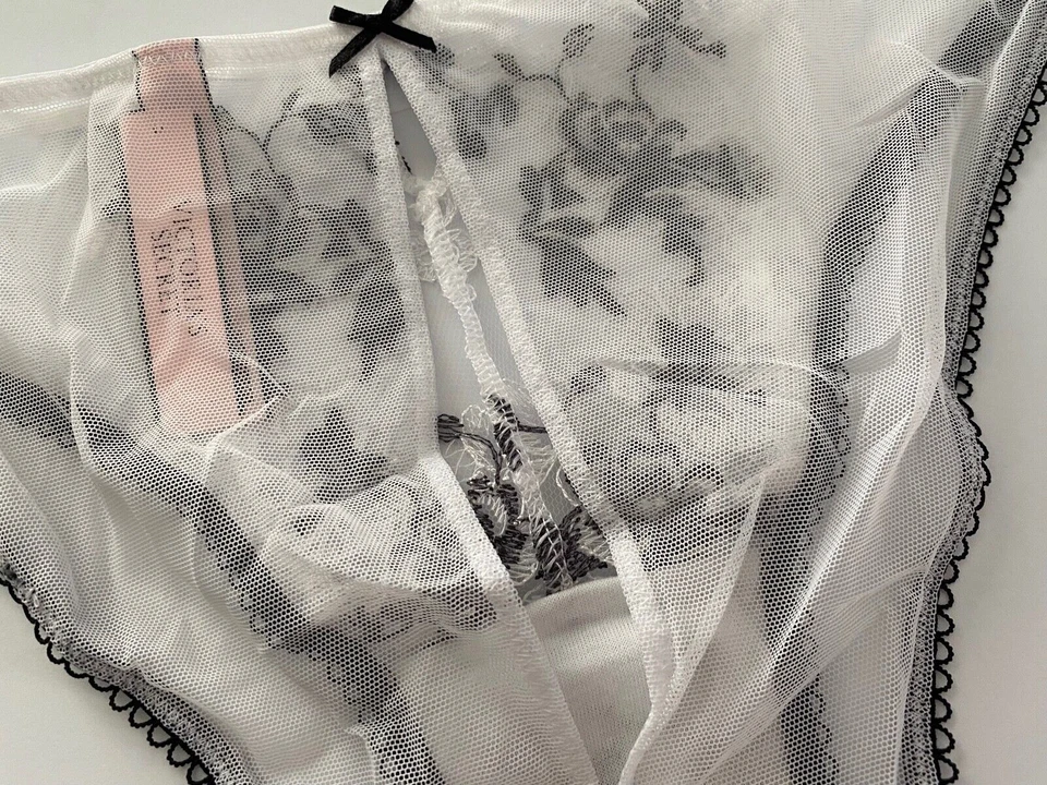 Victoria's Secret Panty Dream Angels Blanco Negro Malla Transparente Floral Cheekini Abierto Foto 3 de 4