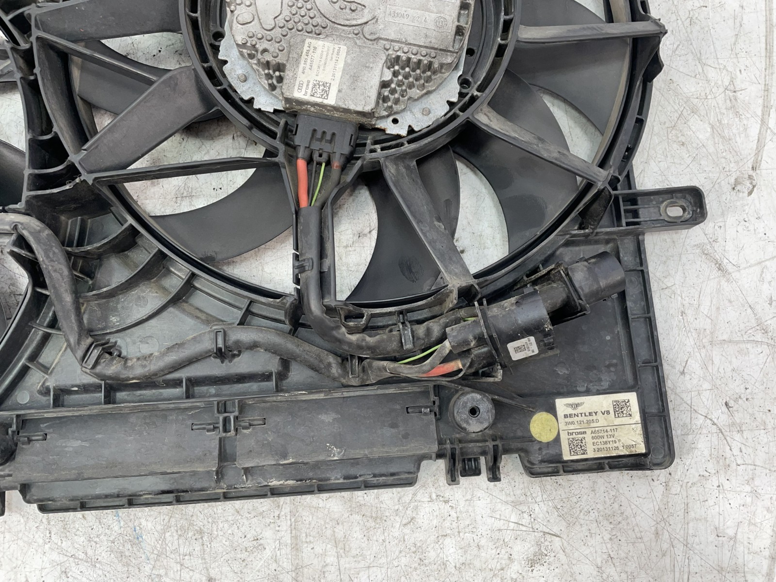 ✅ 13-17 OEM Bentley Continental GT 4.0L Radiator Cooling Fan Motor Assembly