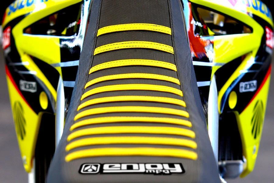 Cubierta de asiento Suzuki RMZ 250 2007-2009 Stewart todo negro/amarillo costillas #56 Foto 3 de 3