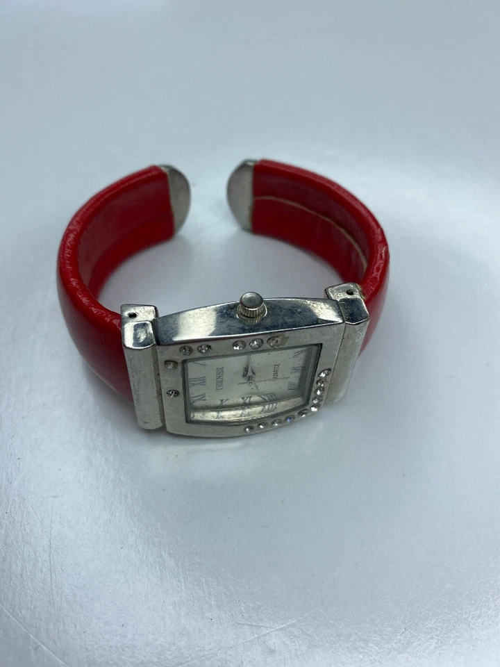 E Terner Puño Rojo Cristales Acero Inoxidable Singapur Sin Probar Foto 2 de 4