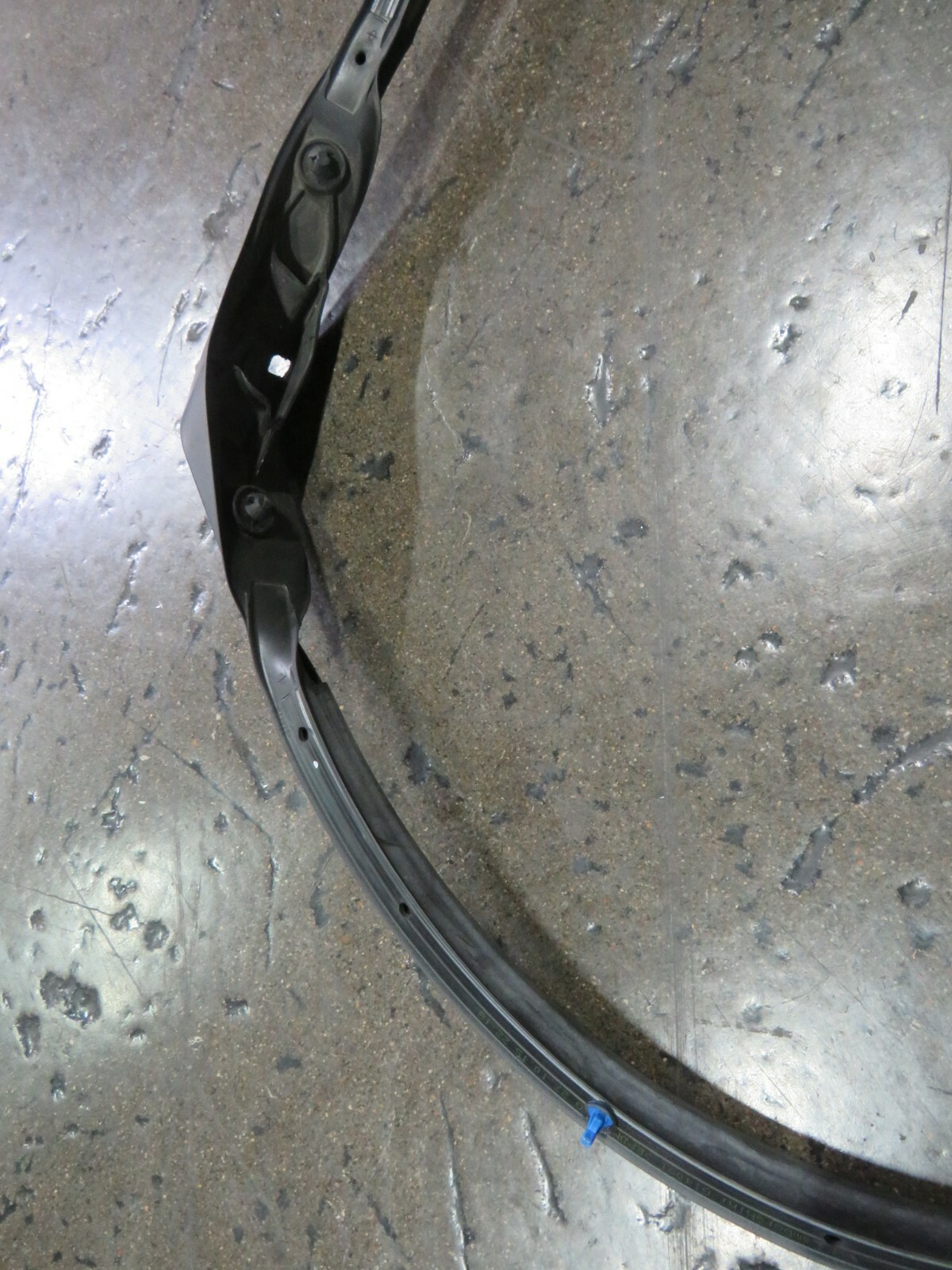 Lamborghini Huracan, LP580, RH, Inner Glass Scrapper Molding, Used, 4T0837912