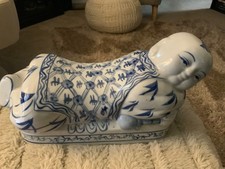 Vintage Chinese bl and wht porcelain pillow in chinoiserie style pristine condit