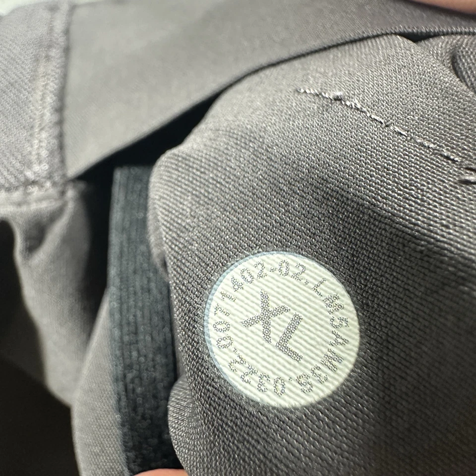 Calça Lululemon Masculina XL Cinza Grafite Quebra Ritmo Tornozelo 29" Joggers - Imagem 3 de 4