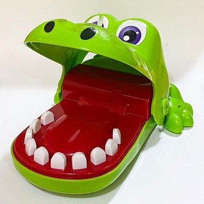 Hasbro Gaming Kokos Zahnarzt Krokodil Lass dich nicht beißen Kinder Tisch