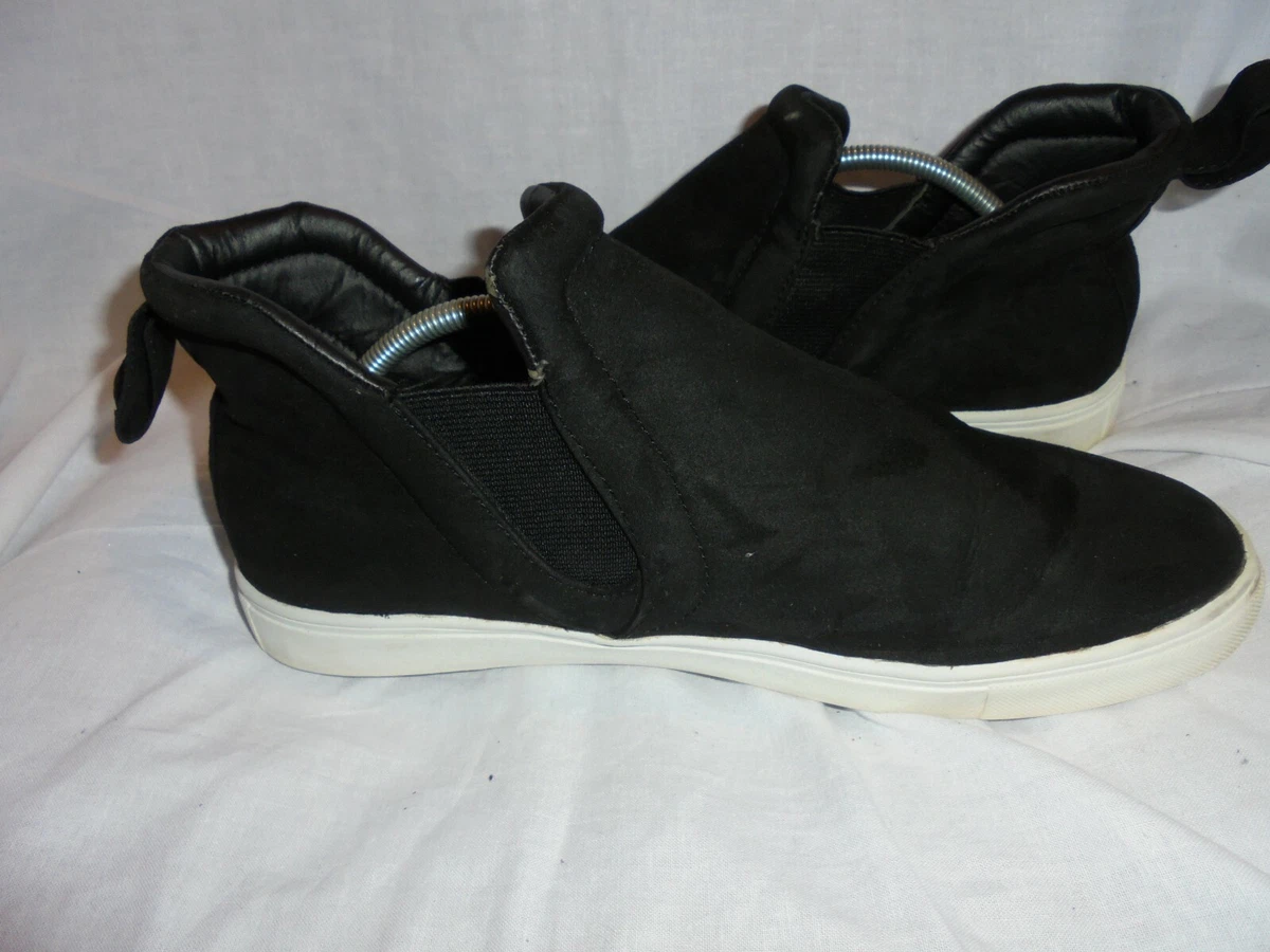 Steve madden black store and white slip ons