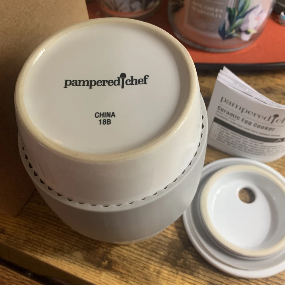 Pampered Chef Microwave Egg Cooker with Silicone Sleeve and Mug Cake Maker #1529