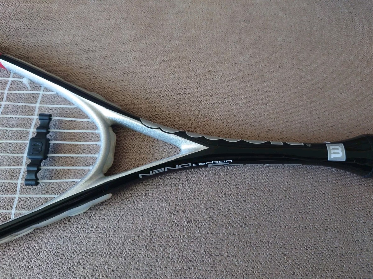Raquette de squash Wilson Nano Carbon Force rouge blanc bleu noir sans