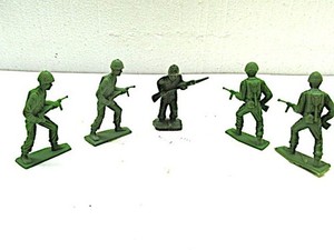 MARX WWII ARMY SOLDIER FIGURES FROM 1950s PLAYSET