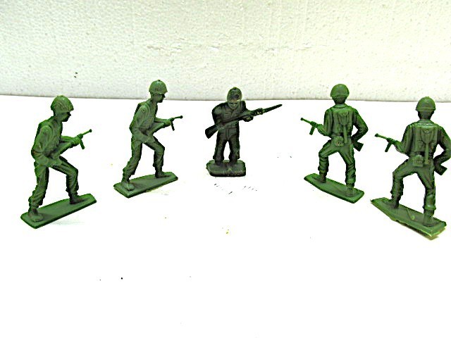 MARX WWII ARMY SOLDIER FIGURES FROM 1950s PLAYSET