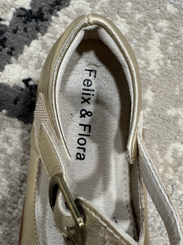 Zapatos Felix & Floral Dorado con Parte Inferior Marrón Niño Pequeño Talla 7 Foto 2 de 4