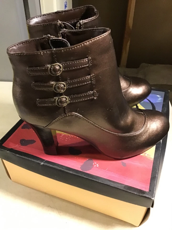 Predictions 女式棕色皮革踝靴跟 2.5 英寸女式 8 码青铜 Tripp — 第 4/4 张图片