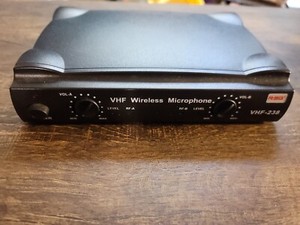 RSQ VHF-238 Receiver and power adapter Karaoke