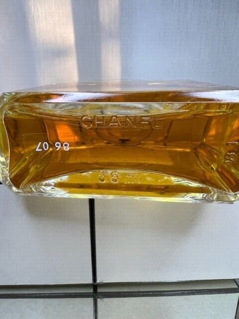 Chanel No 19 pure parfum 56 ml. Rare, vintage 1970. Sealed bottle.