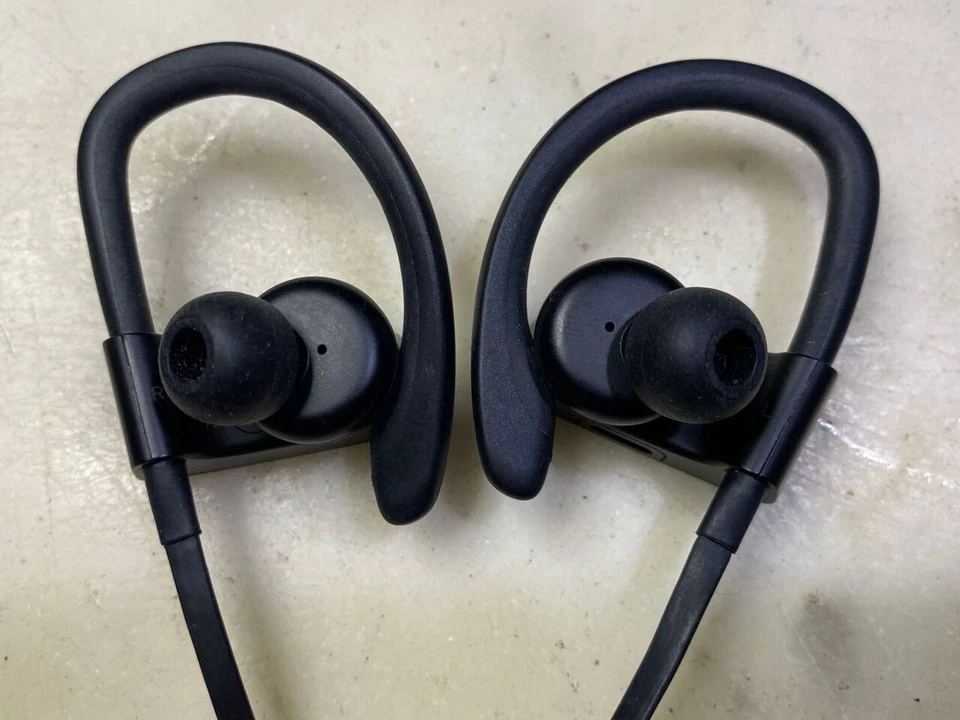 Fones de ouvido Power Beats 3. Bluetooth. Limpo, funciona muito bem + estojo - Imagem 3 de 4