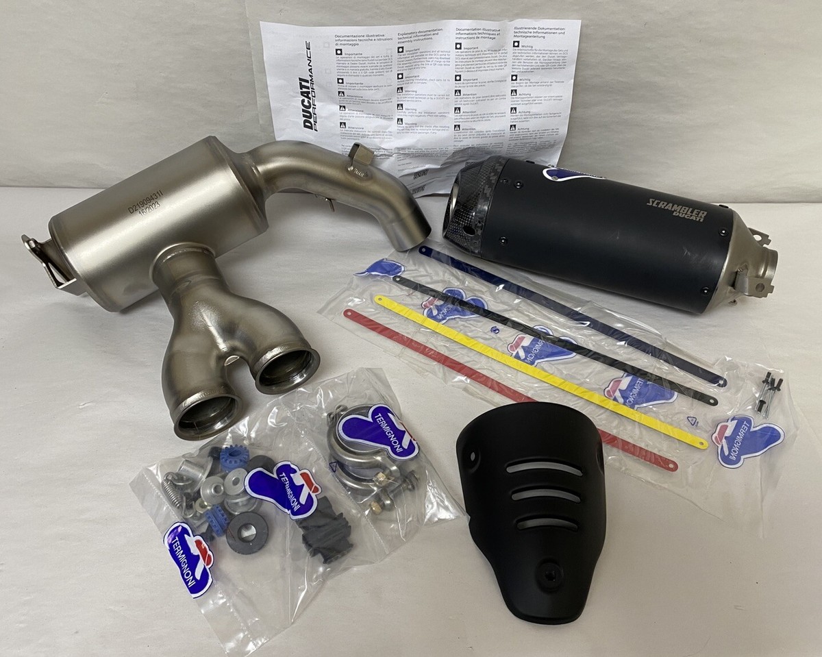 CNC Racing カーボン ラジエターサイドカバー　Ducati STFV2 バイク CNC アルミ ラジエーター ウォーター タンク カバー