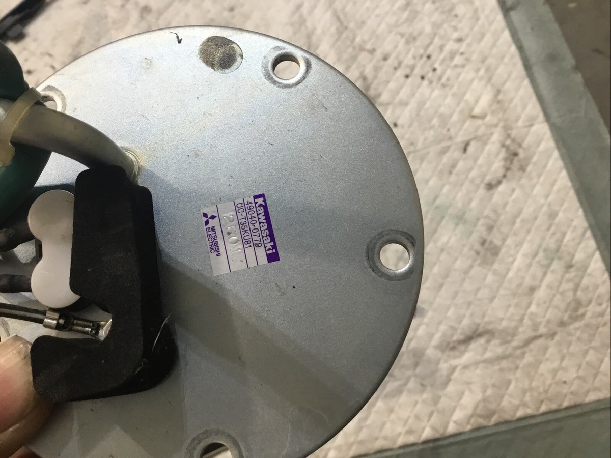 Pです 19-24 KAWASAKI ZX6R 636 FUEL PUMP ASSEMBLY 49040-0779 1200 MILES