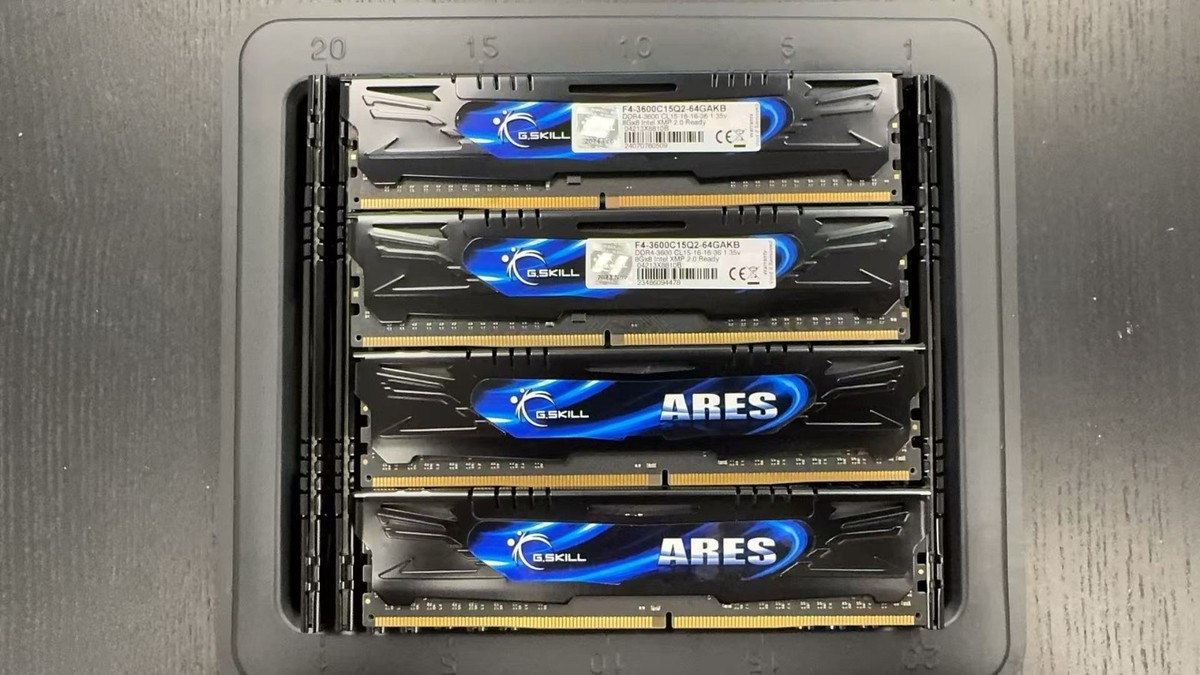 ARES Gaming 32GB (4x8GB) 3600 MHz Intel XMP DDR4 PC4 RAM