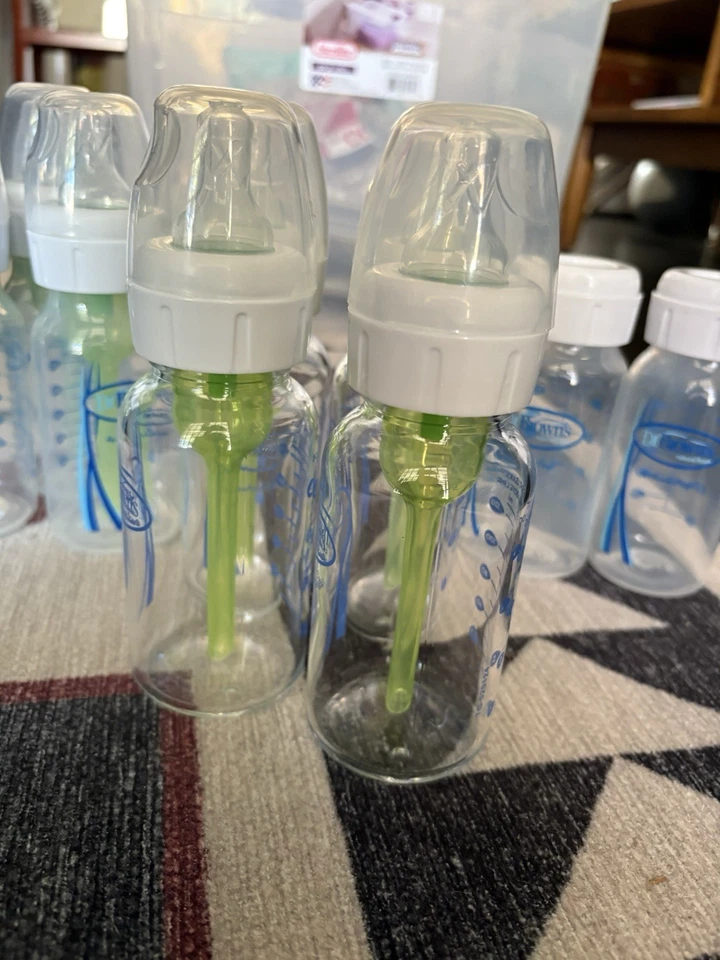 Dr. Brown's Natural Flow 4 oz. Biberones. 4 pisos de vidrio, 4 de plástico, 2 de plástico Foto 2 de 4