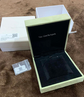 Genuine Van Cleef & Arpels Jewelry Box Green Inner Velvet Black and Outer Box
