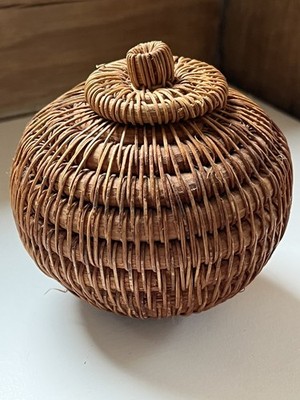 Vintage Artisan Mini Handgewebter Lombok Rattan Korb mit Deckel 