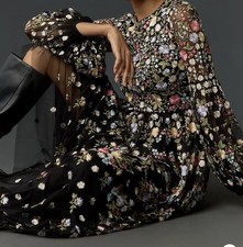 Brand New With Tags-Gorgeous Women  s MAC DUGGAL embroidered Gown     Size 4